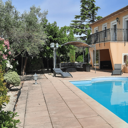 Villa piscine echappee-en-provence